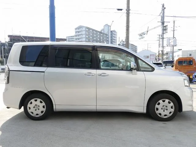 Toyota Voxsie Xl Edition 2008 photo 5