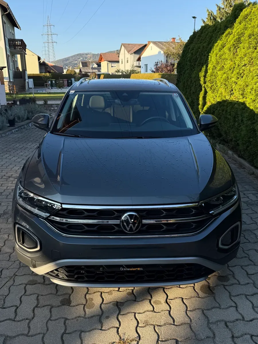 Volkswagen T-Roc 2023 photo 2
