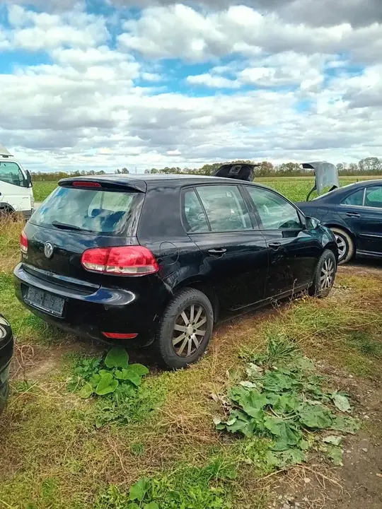 Volkswagen Golf 2011 photo 2