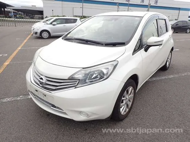 Nissan Note 2015 photo 2