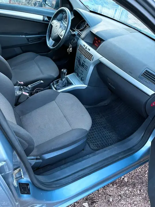 Opel Astra 2009 photo 4