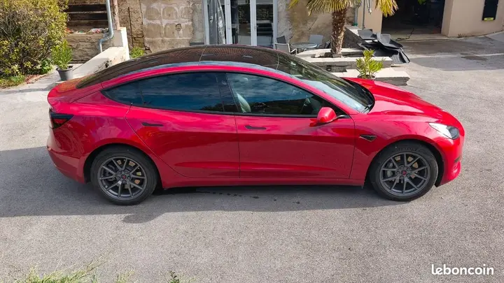 Tesla Model 3 2022 photo 2