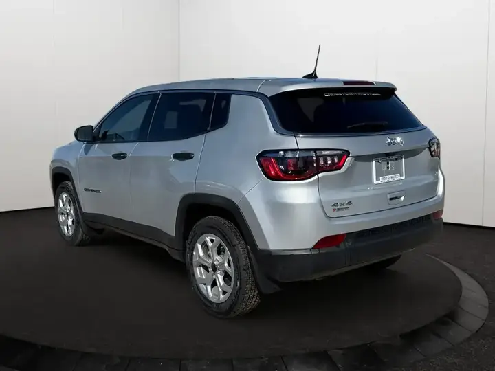 Jeep Compass 2026 photo 4