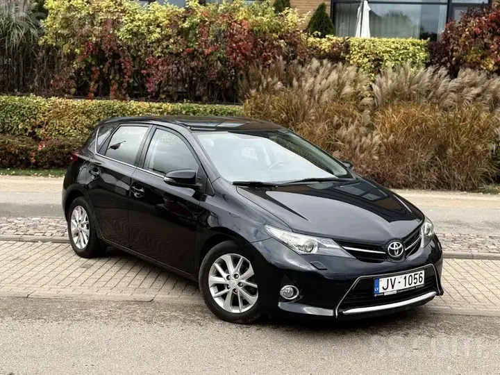 Toyota Auris 2015 photo 2