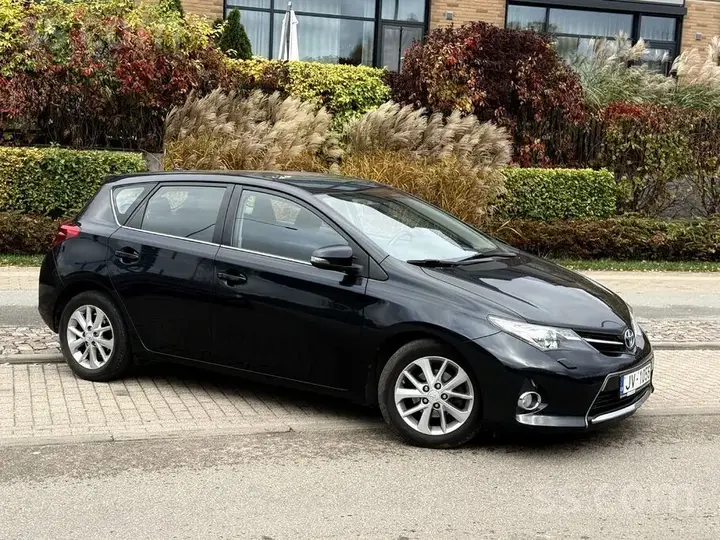 Toyota Auris 2015 photo 3