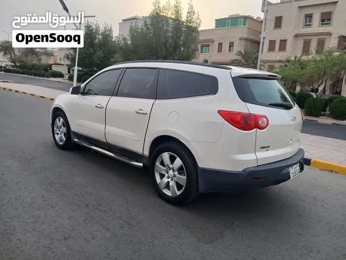 Chevrolet Traverse 2011 photo 2