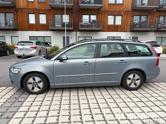 Volvo V50 2011 photo 2