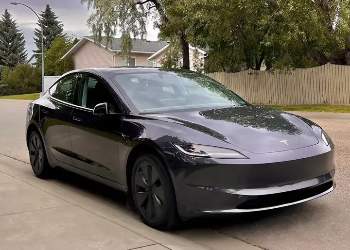 Tesla Model 3 2024 photo 2