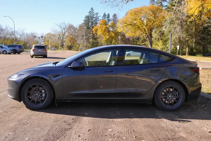 Tesla Model 3 2024 photo 4