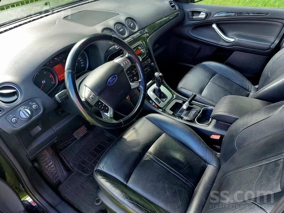 Ford Galaxy 2012 photo 4