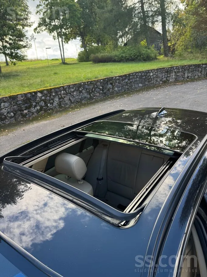 BMW 320 2011 photo 2