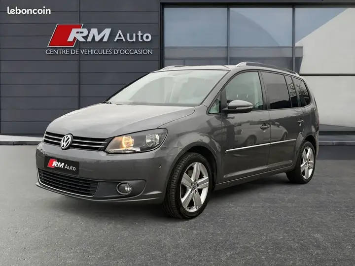 Volkswagen Touran 2012 photo 2