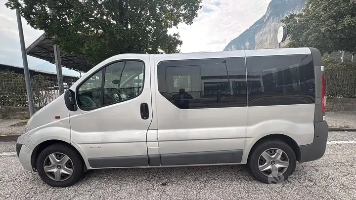 Renault Trafic 2007 photo 2