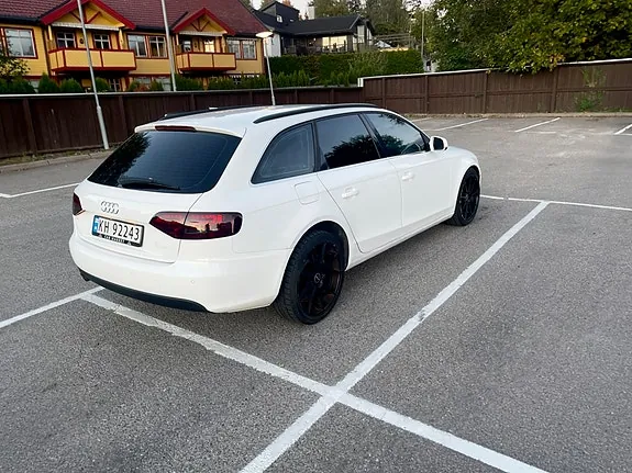 Audi A4 2010 photo 4