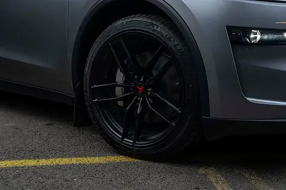 Tesla Model Y 2025 photo 3