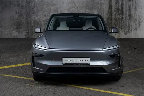 Tesla Model Y 2025 photo 4