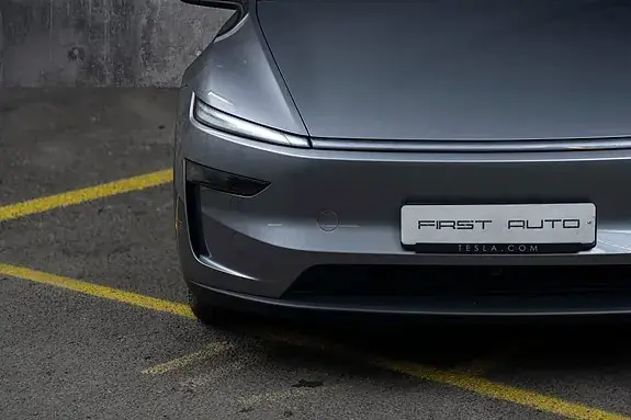 Tesla Model Y 2025 photo 5