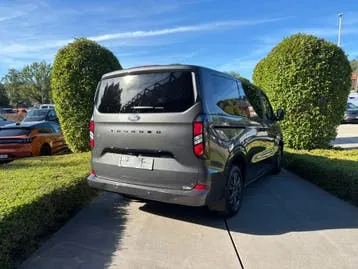 Ford Tourneo Custom 2025 photo 3