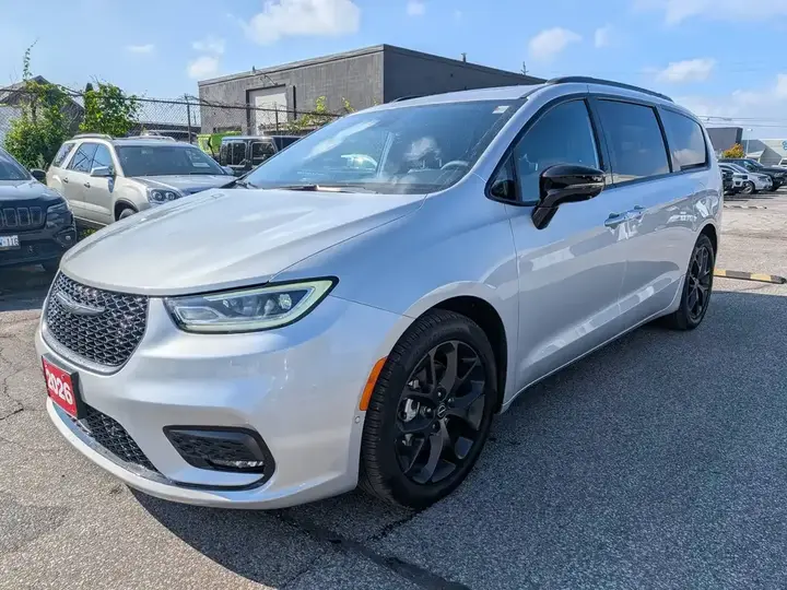 Chrysler Pacifica 2026 photo 3