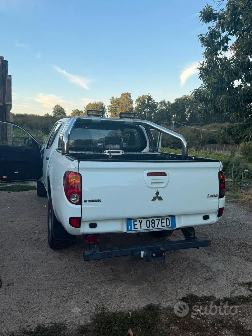 Mitsubishi L200 2014 photo 3