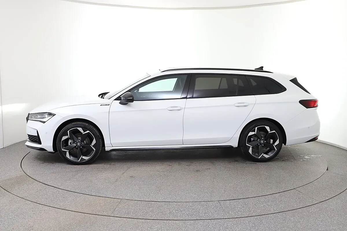 Skoda Superb 2026 photo 2