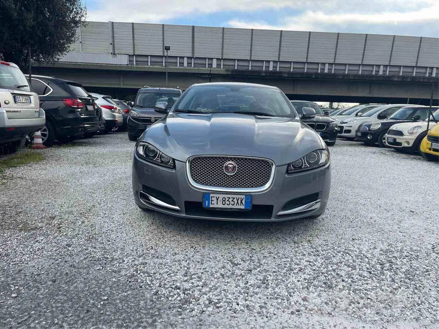 Jaguar Xf 2015 photo 2