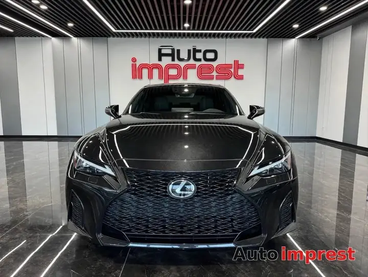 Lexus Is 300 2021 photo 2