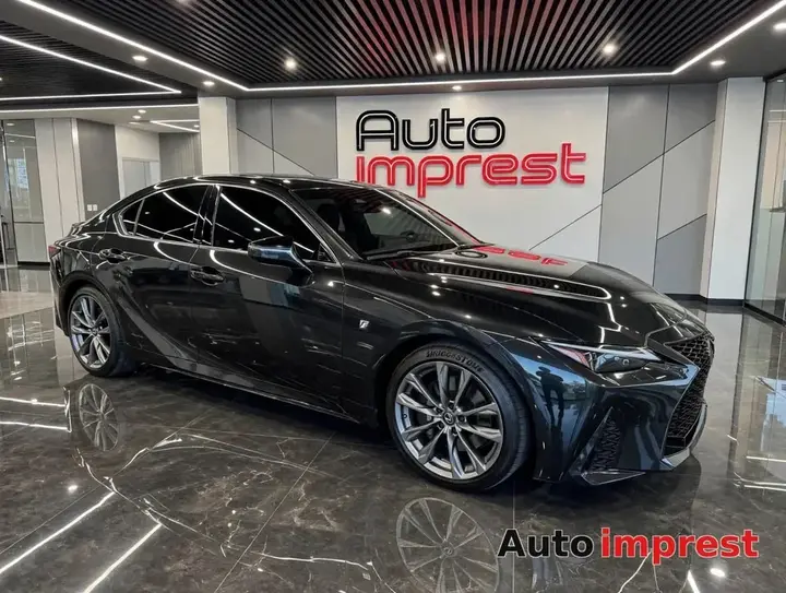 Lexus Is 300 2021 photo 3