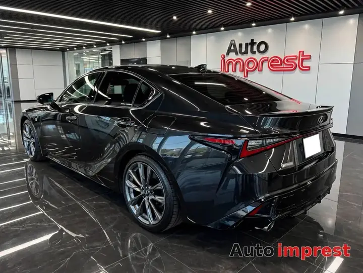 Lexus Is 300 2021 photo 5