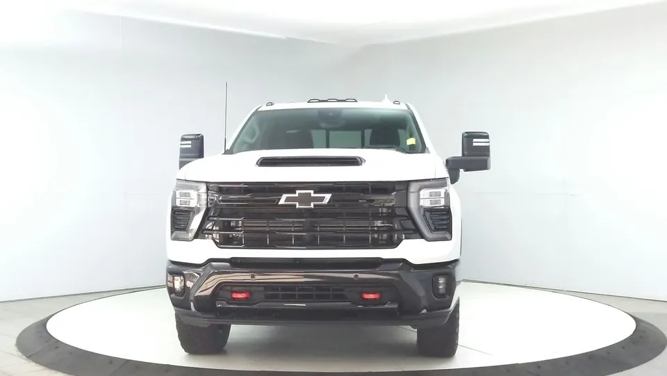 Chevrolet Silverado 3500Hd 2026 photo 2