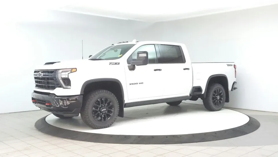 Chevrolet Silverado 3500Hd 2026 photo 4