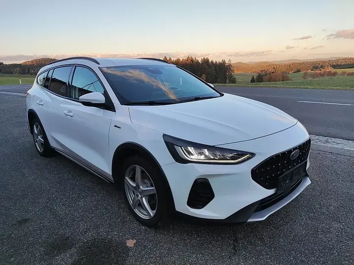 Ford Focus 2022 photo 2