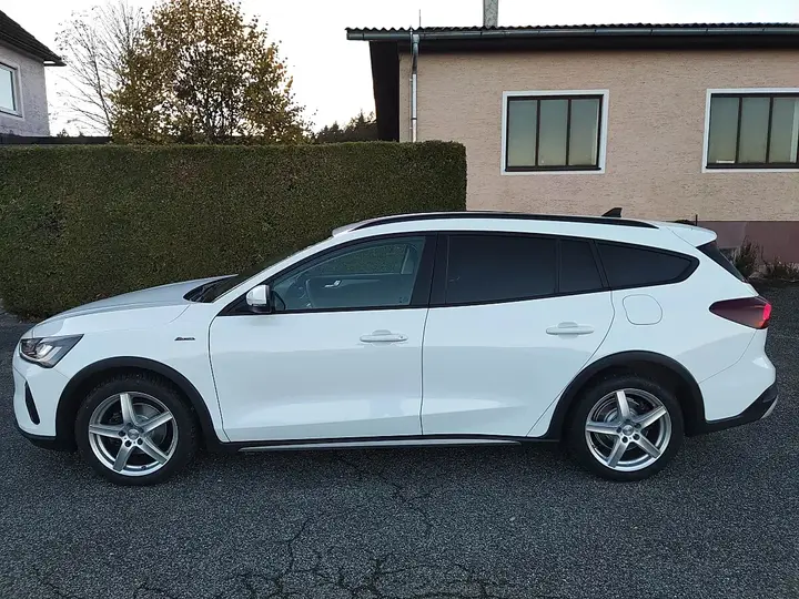Ford Focus 2022 photo 3