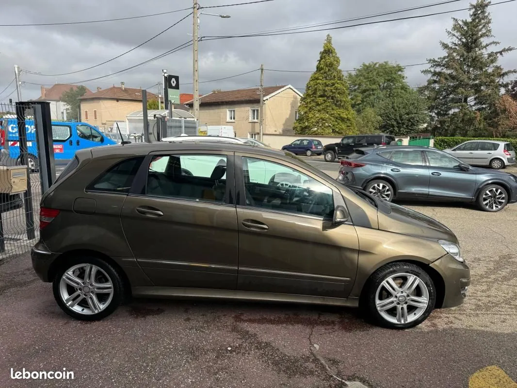 Mercedes-Benz B-Class 2010 photo 3