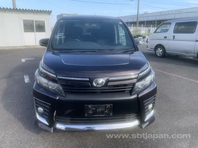 Toyota Voxy 2014 photo 5