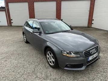 Audi A4 2011 photo 2