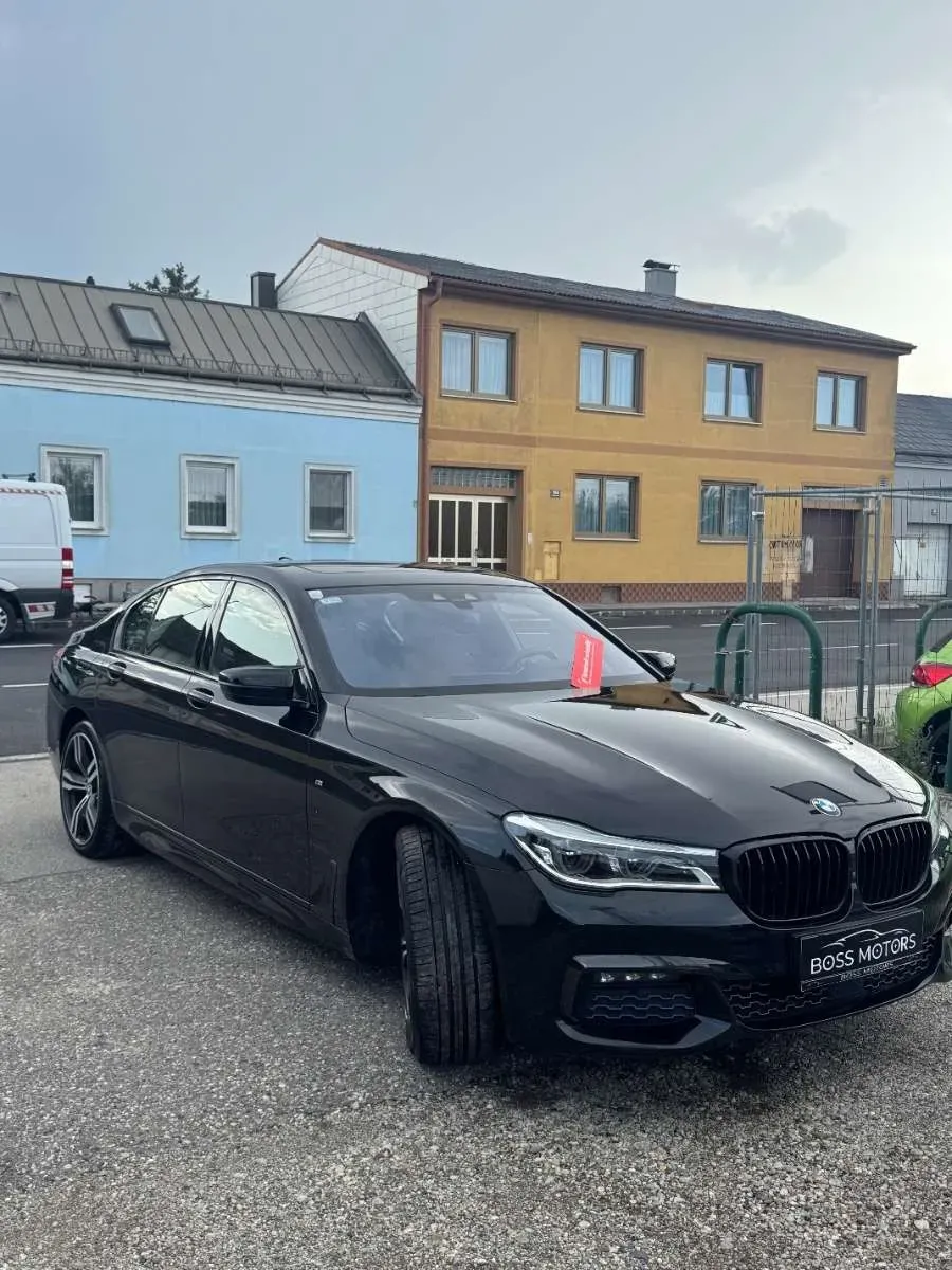 BMW 7 Series 2018 photo 2