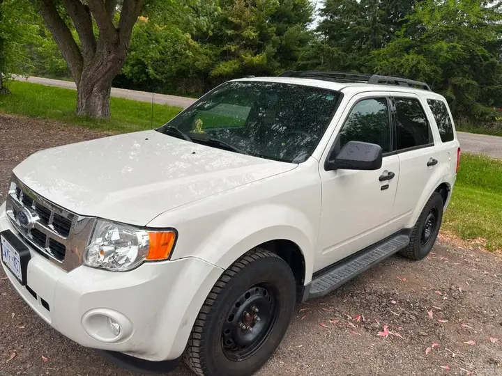 Ford Escape 2011 photo 4