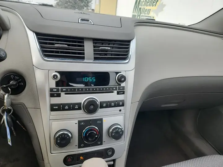 Chevrolet Malibu 2011 photo 5