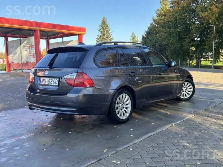 BMW 320 2008 photo 2