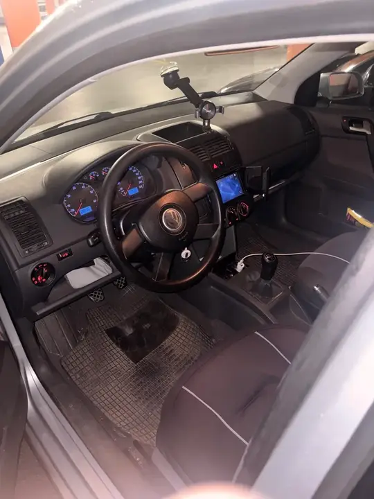 Volkswagen Polo 2003 photo 2