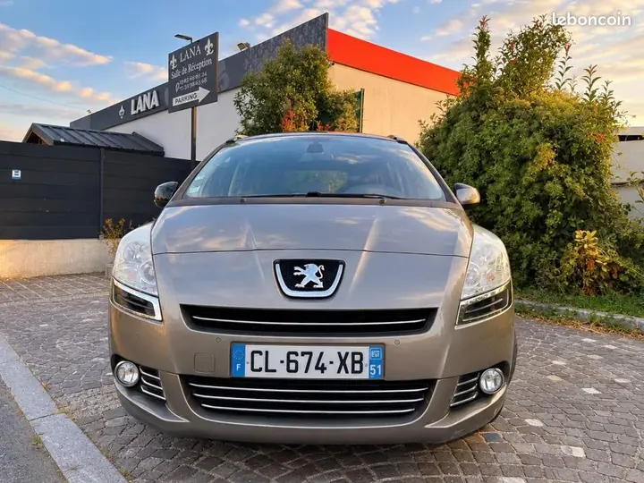 Peugeot 5008 2012 photo 2
