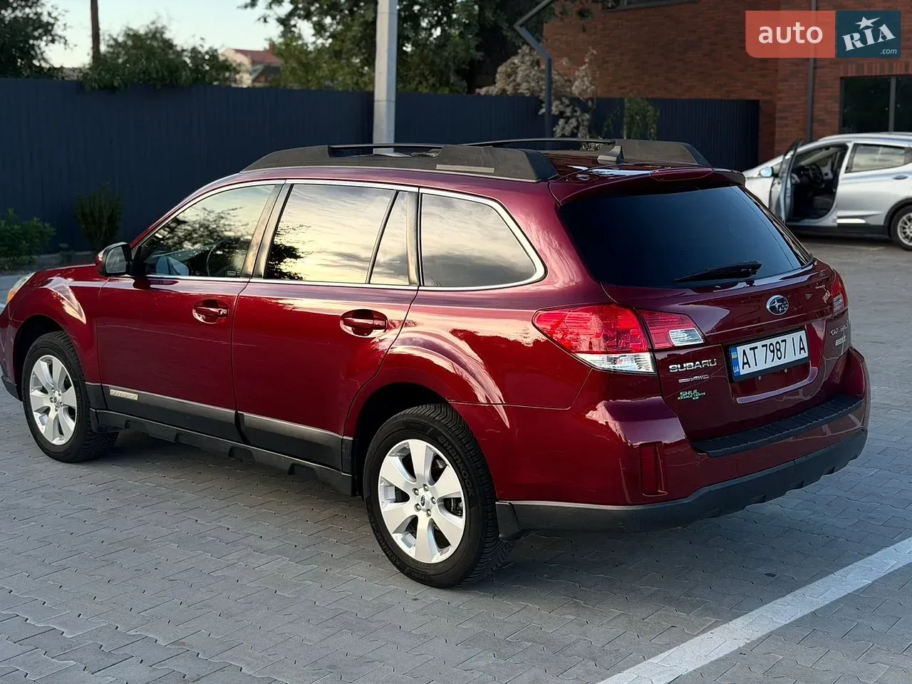 Subaru Outback 2011 photo 2