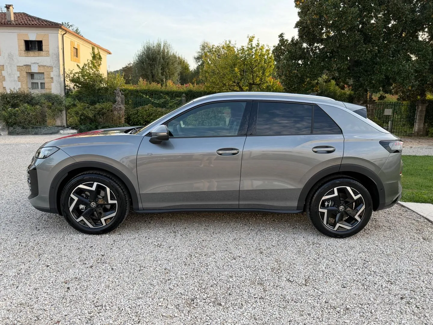 Volkswagen T-Roc 2026 photo 2