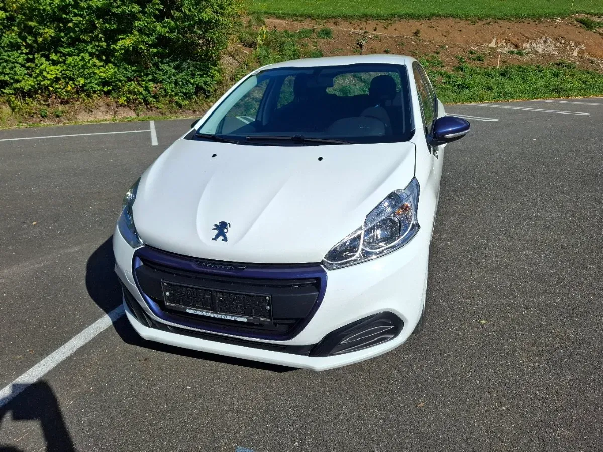 Peugeot 208 2017 photo 2