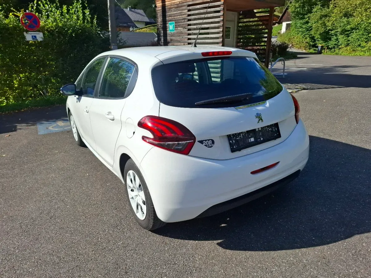 Peugeot 208 2017 photo 3