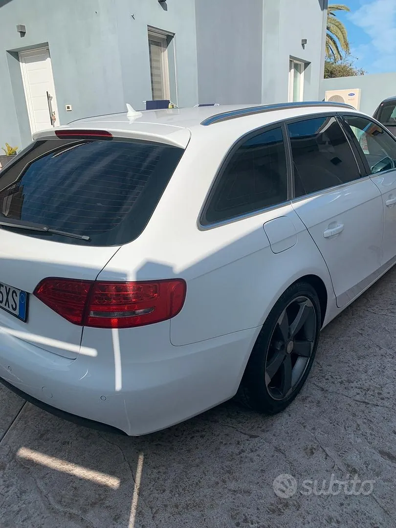 Audi A4 2011 photo 2