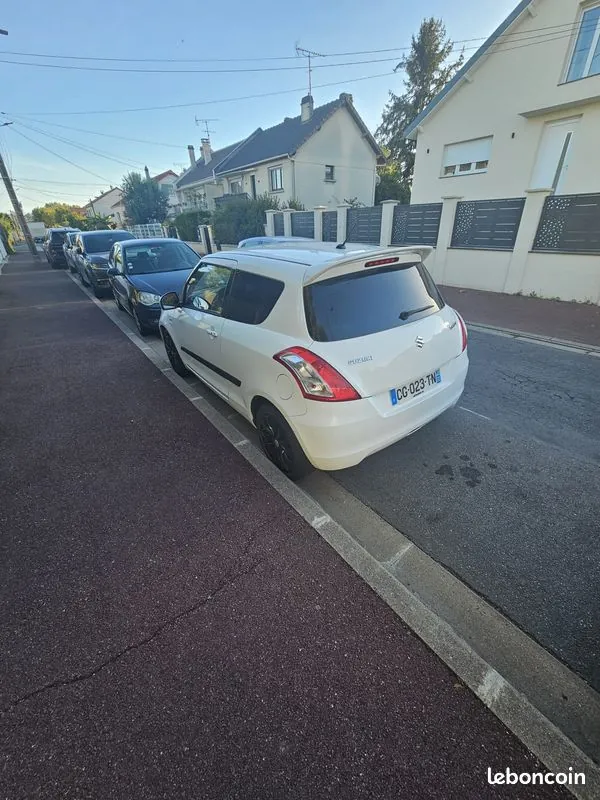 Suzuki Swift 2012 photo 2