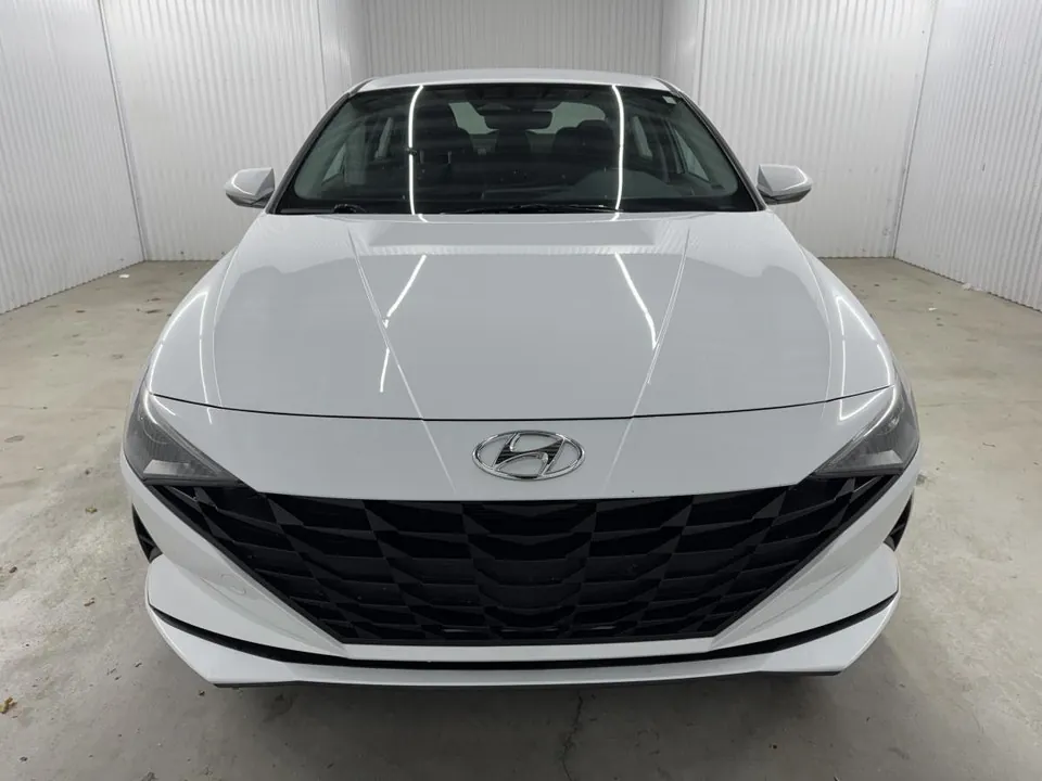 Hyundai Elantra 2023 photo 3
