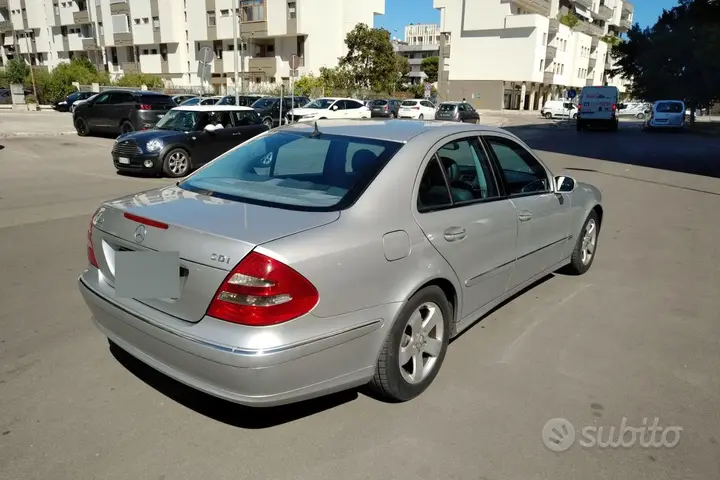 Mercedes-Benz E320 2004 photo 3